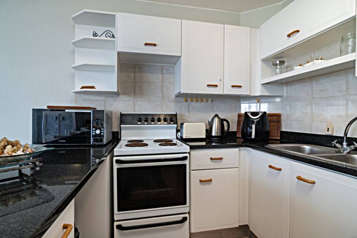 Chakas Cove 93 Kitchen